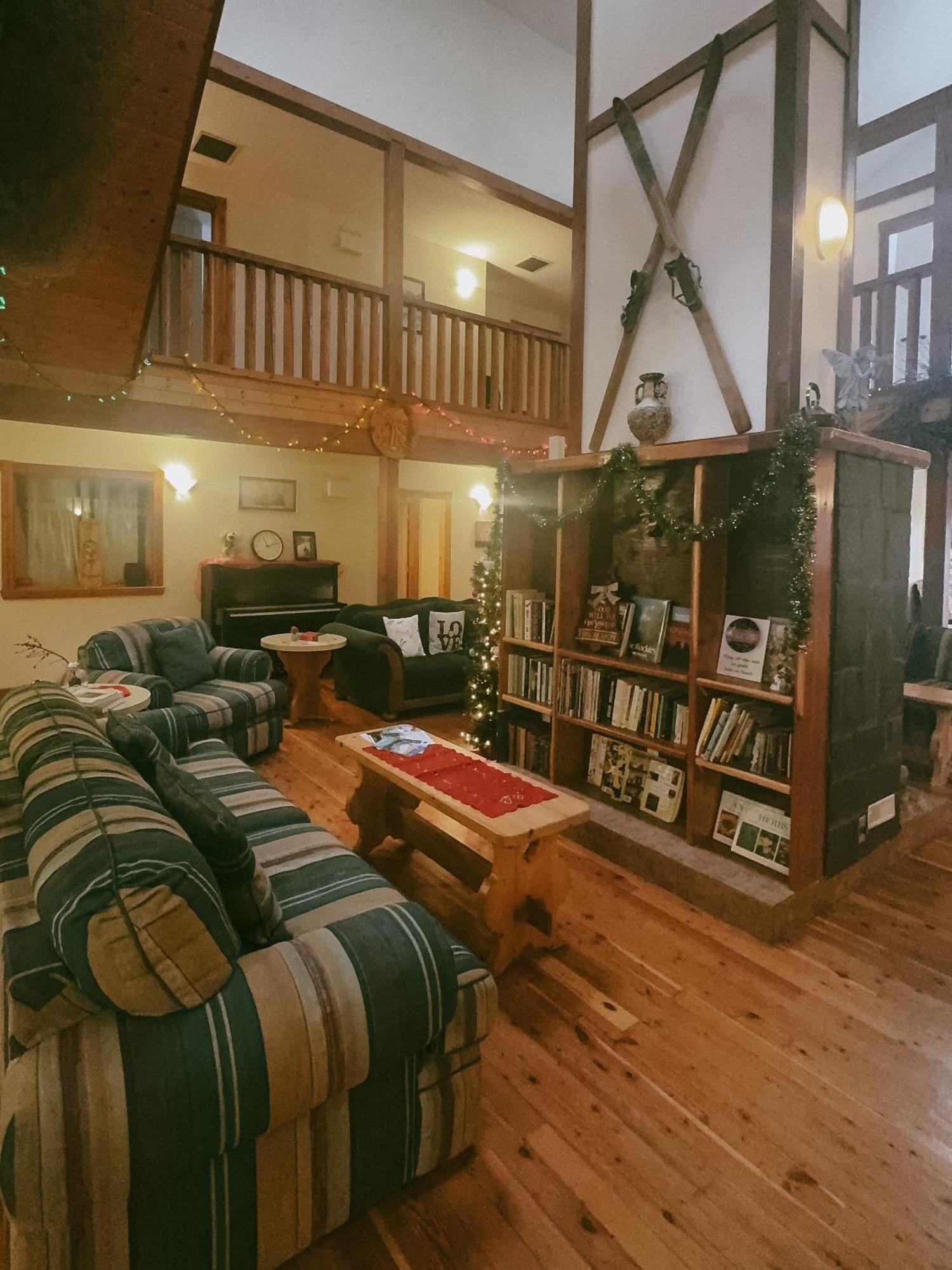 Alpine Meadows Lodge غولدن المظهر الخارجي الصورة