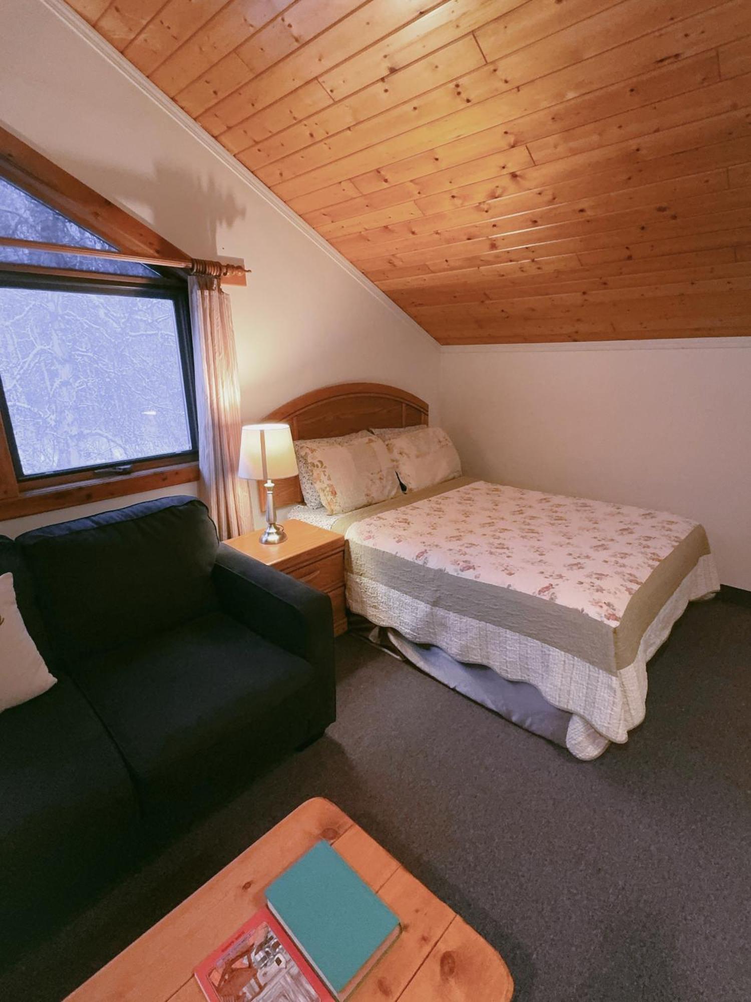 Alpine Meadows Lodge غولدن المظهر الخارجي الصورة