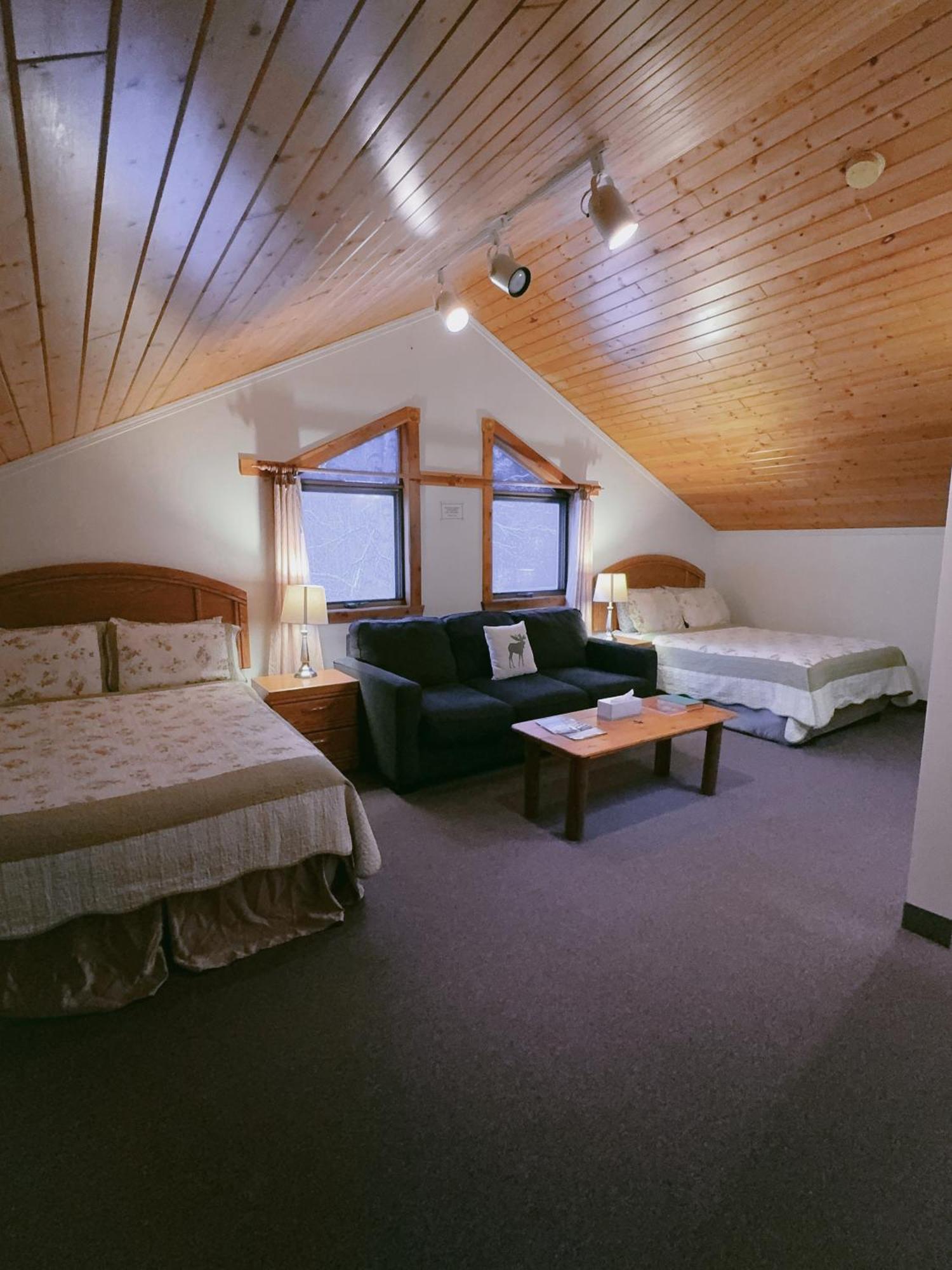 Alpine Meadows Lodge غولدن المظهر الخارجي الصورة
