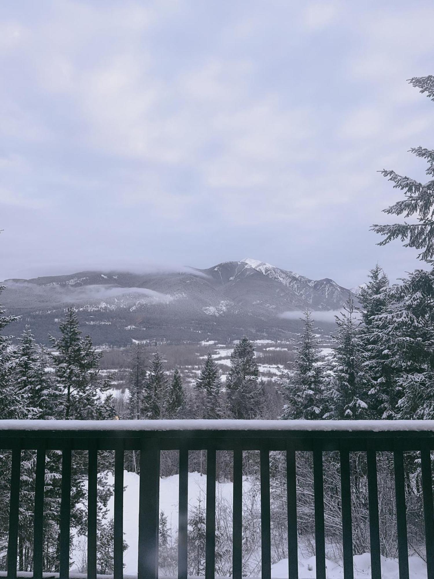 Alpine Meadows Lodge غولدن المظهر الخارجي الصورة
