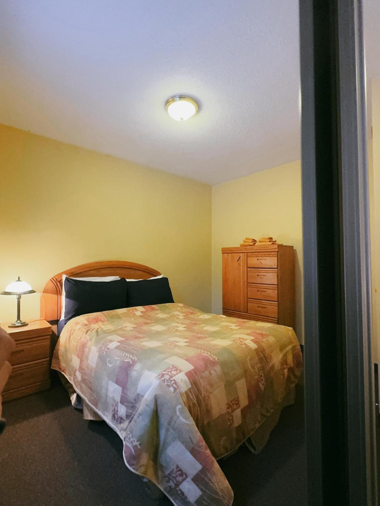 Alpine Meadows Lodge غولدن المظهر الخارجي الصورة