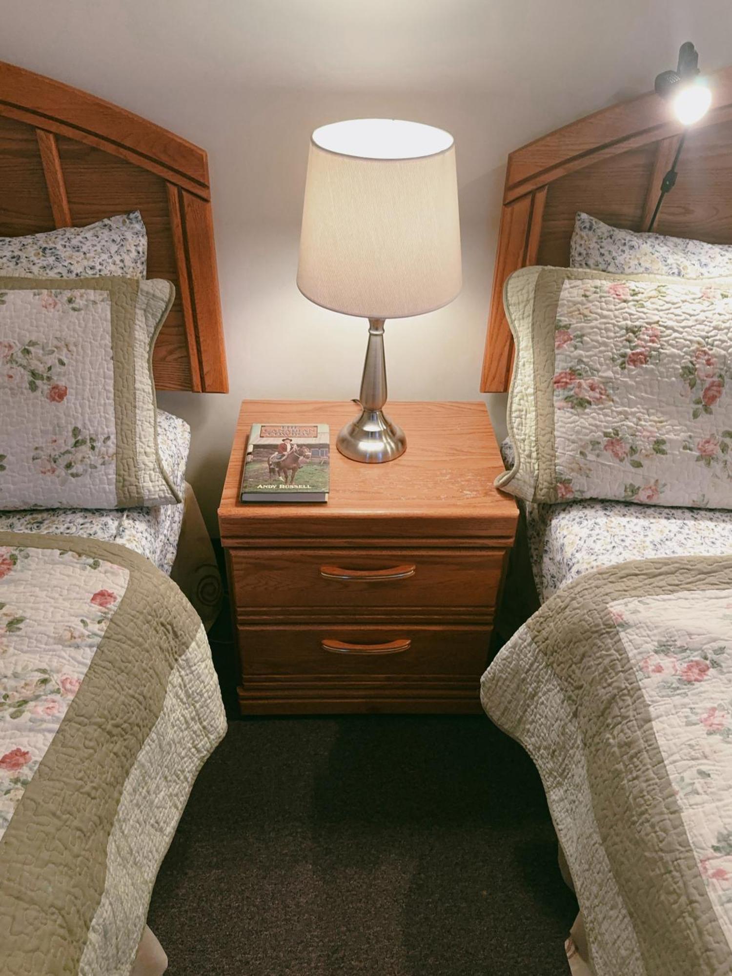 Alpine Meadows Lodge غولدن المظهر الخارجي الصورة