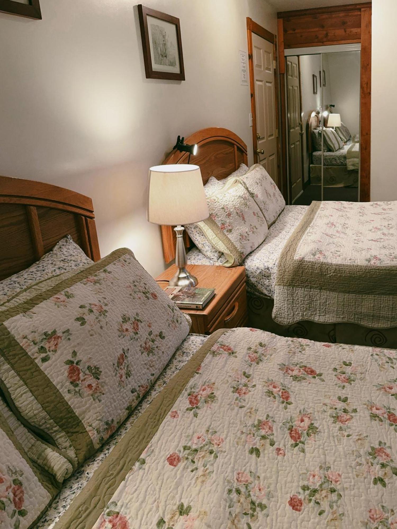 Alpine Meadows Lodge غولدن المظهر الخارجي الصورة