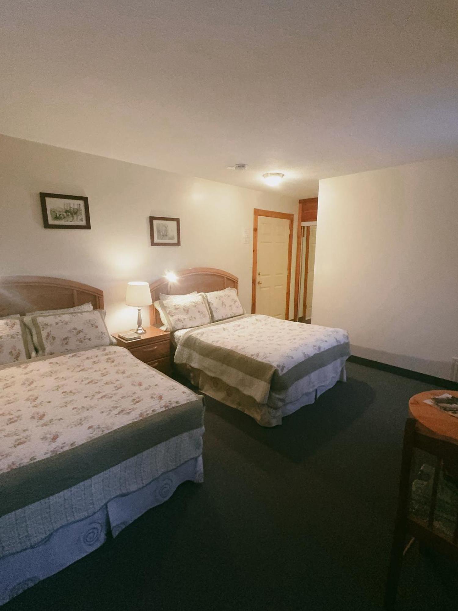 Alpine Meadows Lodge غولدن المظهر الخارجي الصورة